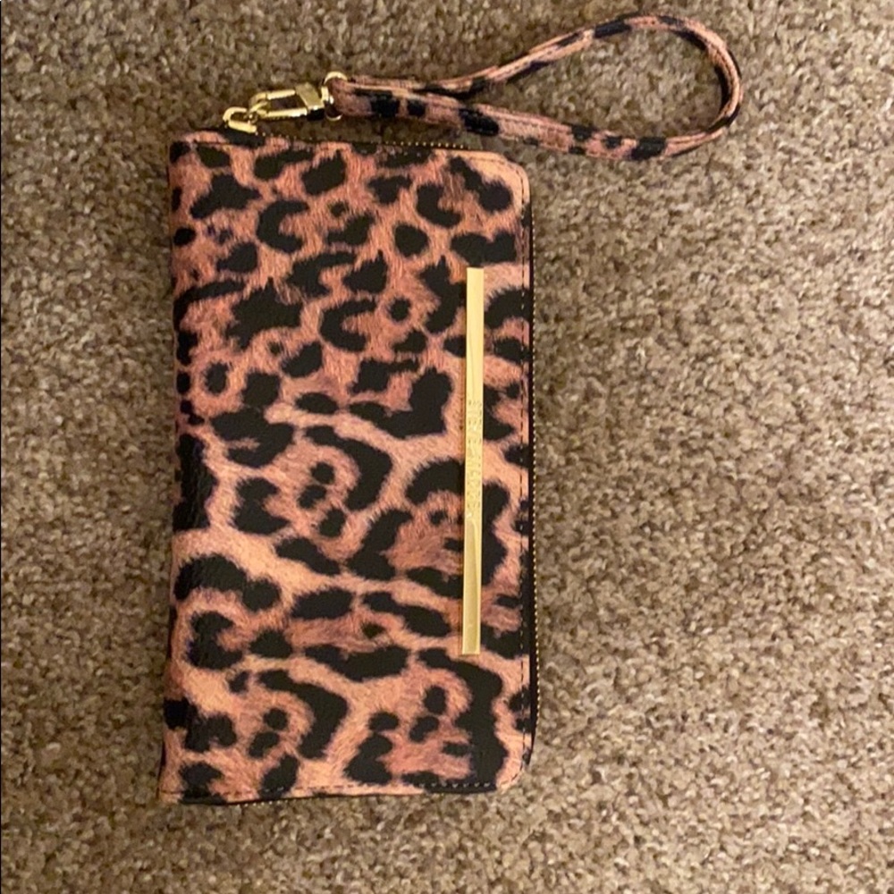 Steve Madden Wristlet